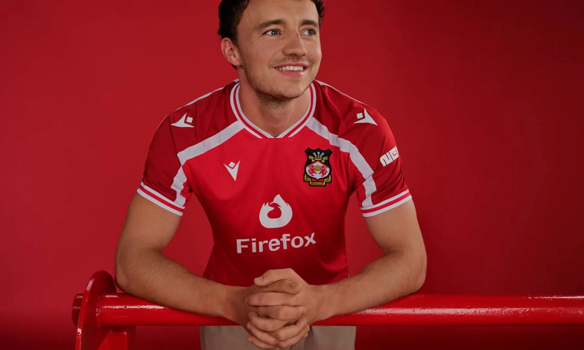 Las camisetas del Wrexham AFC 2026-2027 se inspiran en el Kop End y en las canteras de pizarra