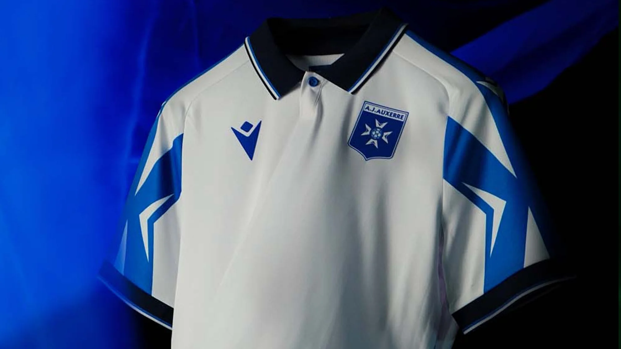 AJ Auxerre recupera el espíritu del doblete de 1995-1996 en sus camisetas 2026-2027