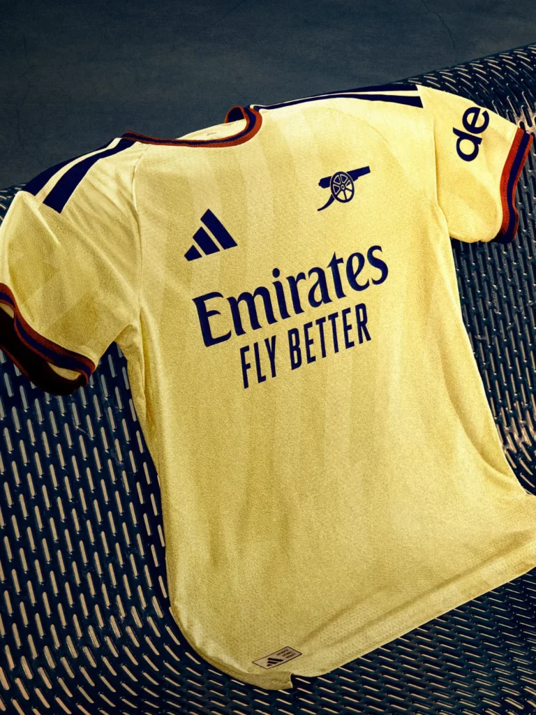 El Arsenal recupera el amarillo y los rayos en su tercera camiseta 2026-2027