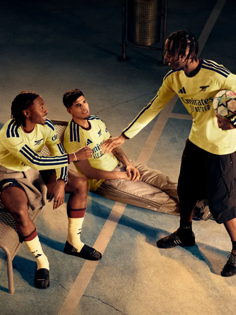El Arsenal recupera el amarillo y los rayos en su tercera camiseta 2026-2027