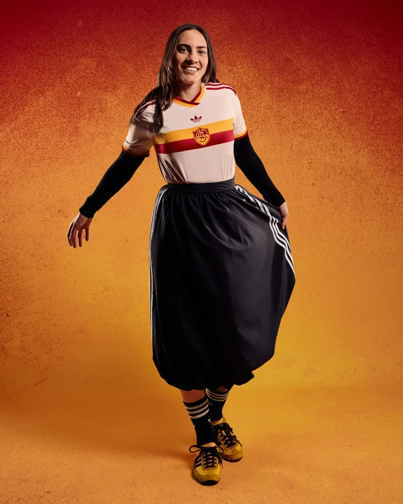 La segunda camiseta de la Roma 2026-2027 recupera el espíritu de los años 40