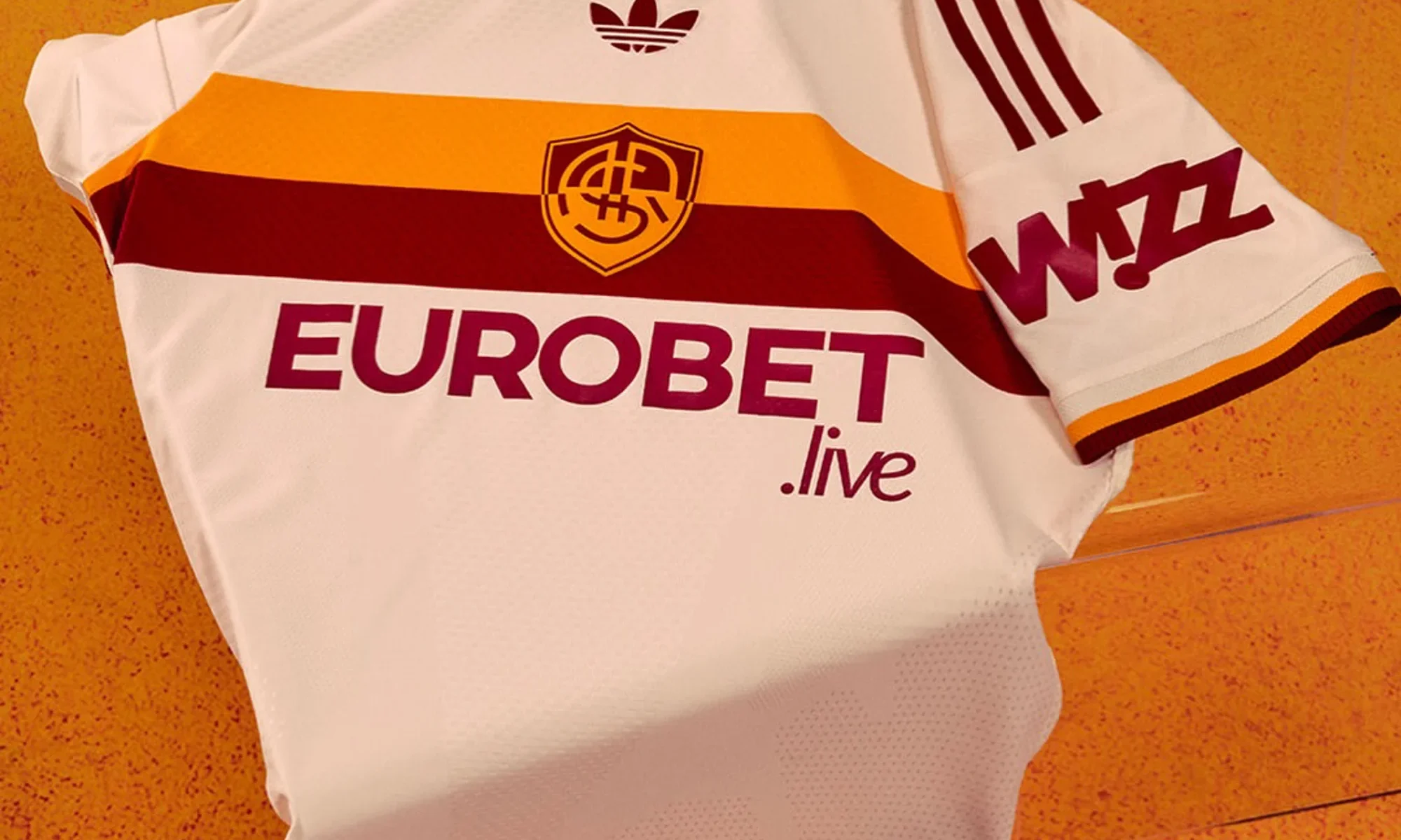 La segunda camiseta de la Roma 2026-2027 recupera el espíritu de los años 40