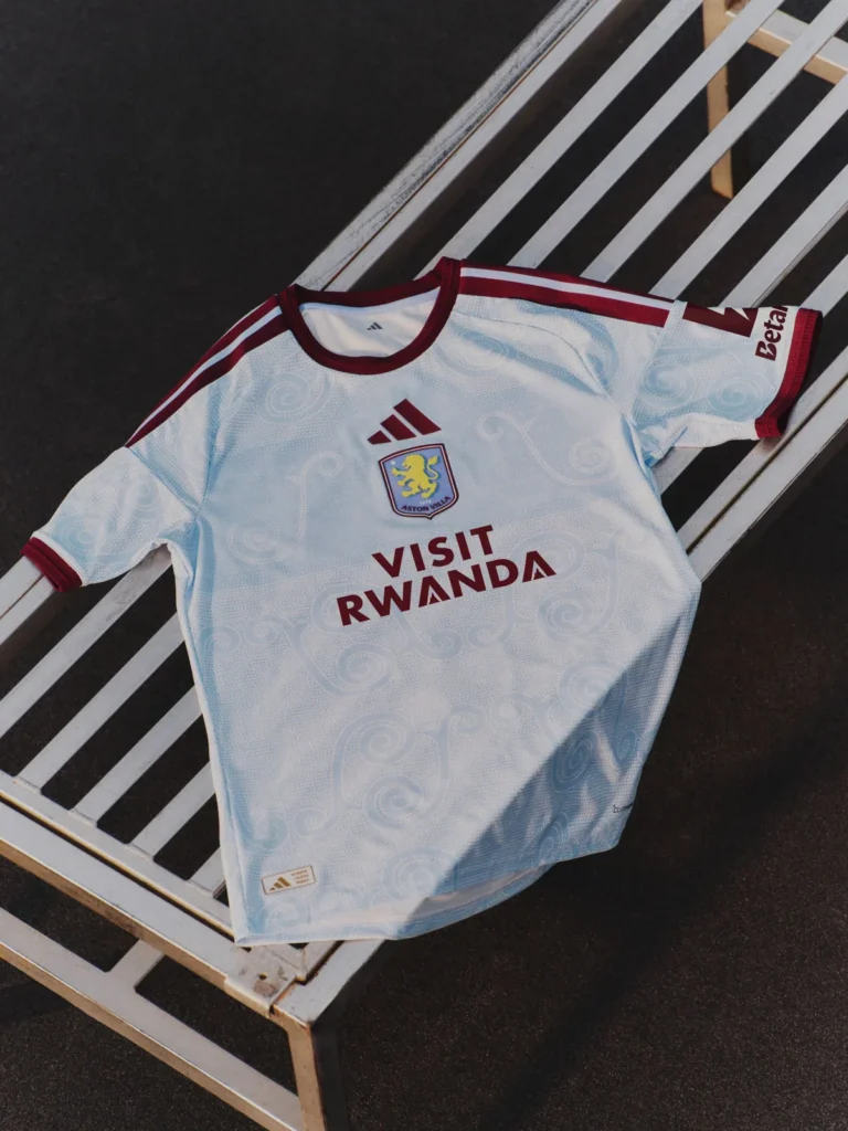 Aston Villa rinde tributo a Villa Park y a los años sesenta con sus camisetas 2026-2027