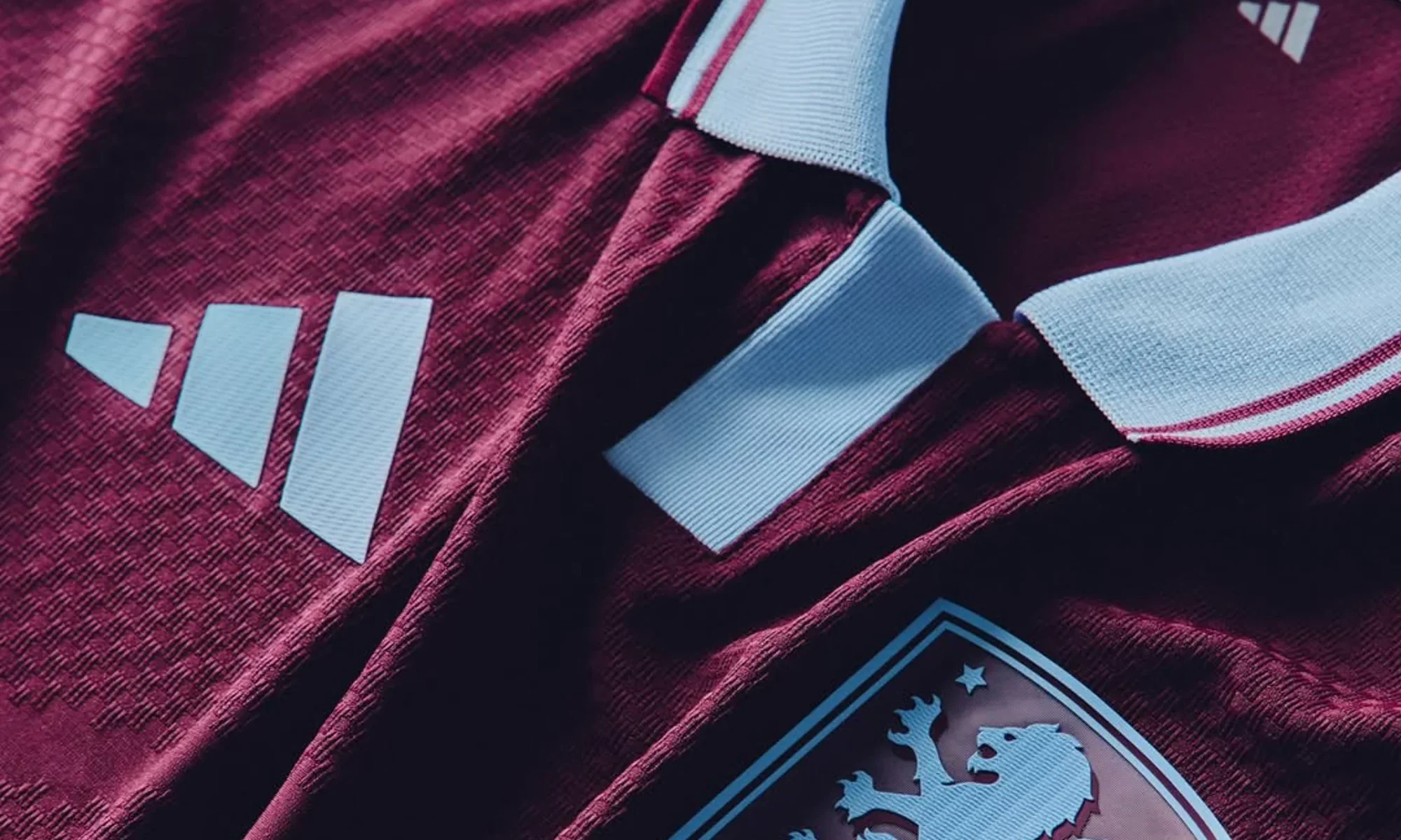 Aston Villa rinde tributo a Villa Park y a los años sesenta con sus camisetas 2026-2027
