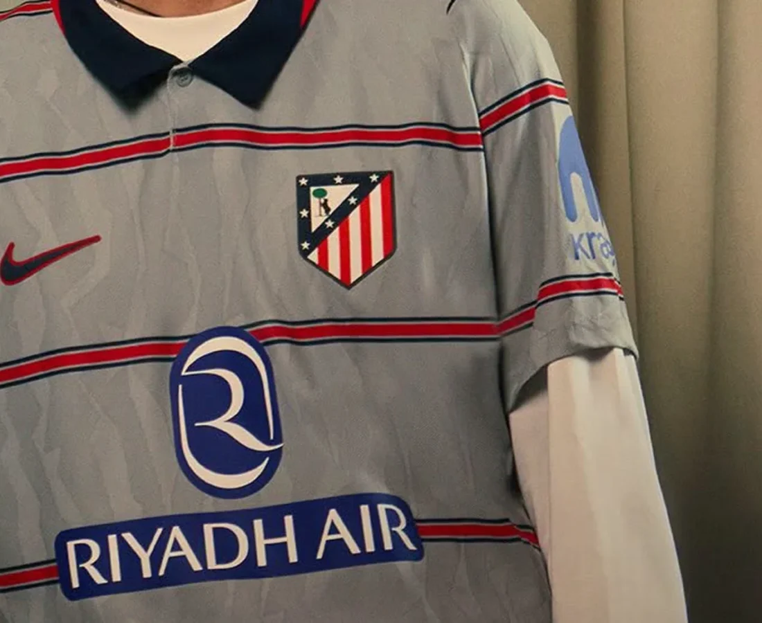 La tercera camiseta del Atlético de Madrid 2026-2027 es gris con detalles rojiblancos