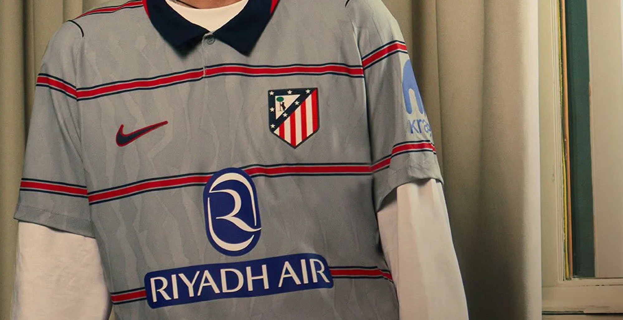 La tercera camiseta del Atlético de Madrid 2026-2027 es gris con detalles rojiblancos