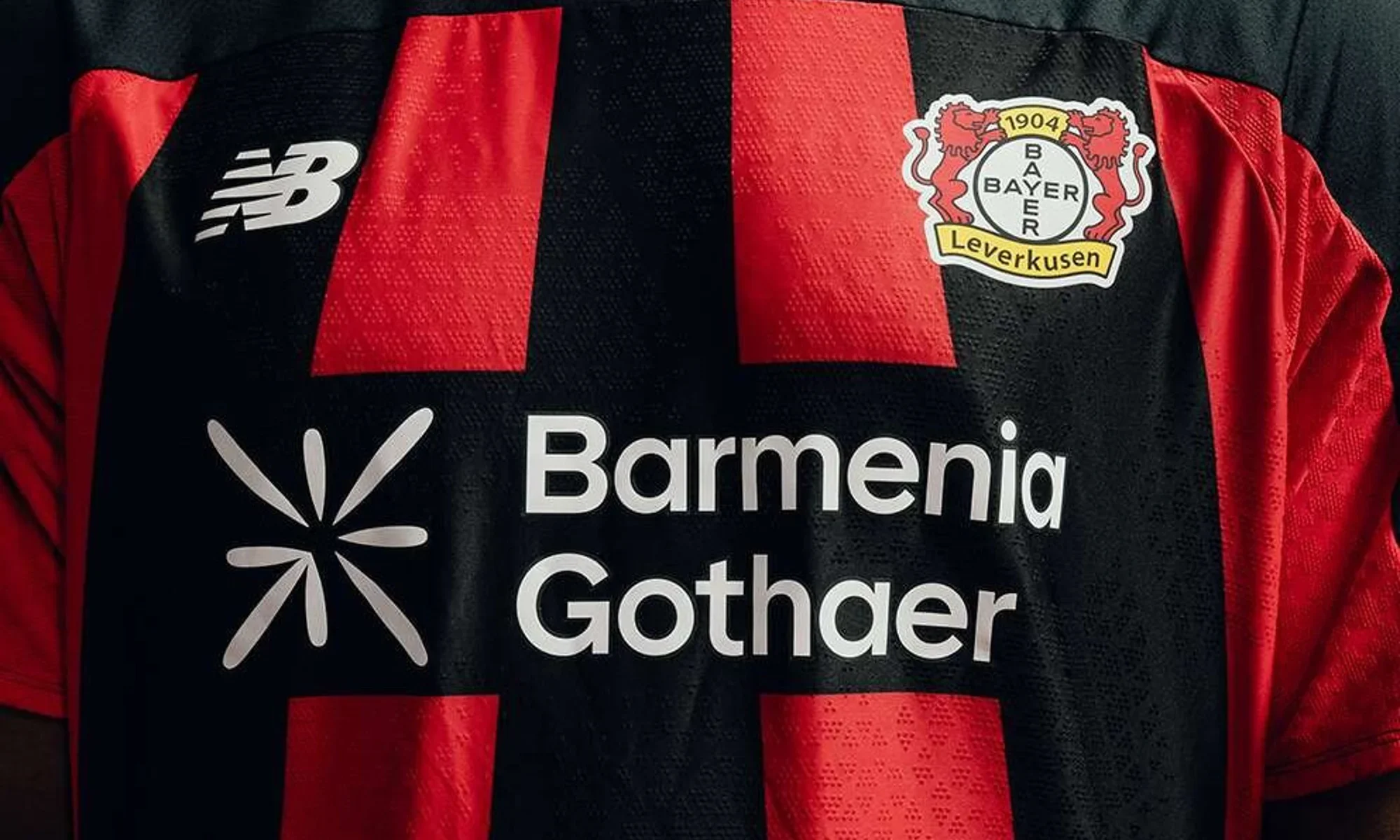 Bayer Leverkusen presenta sus camisetas 2026-2027, inspiradas en el BayArena y en la «City of Colours»
