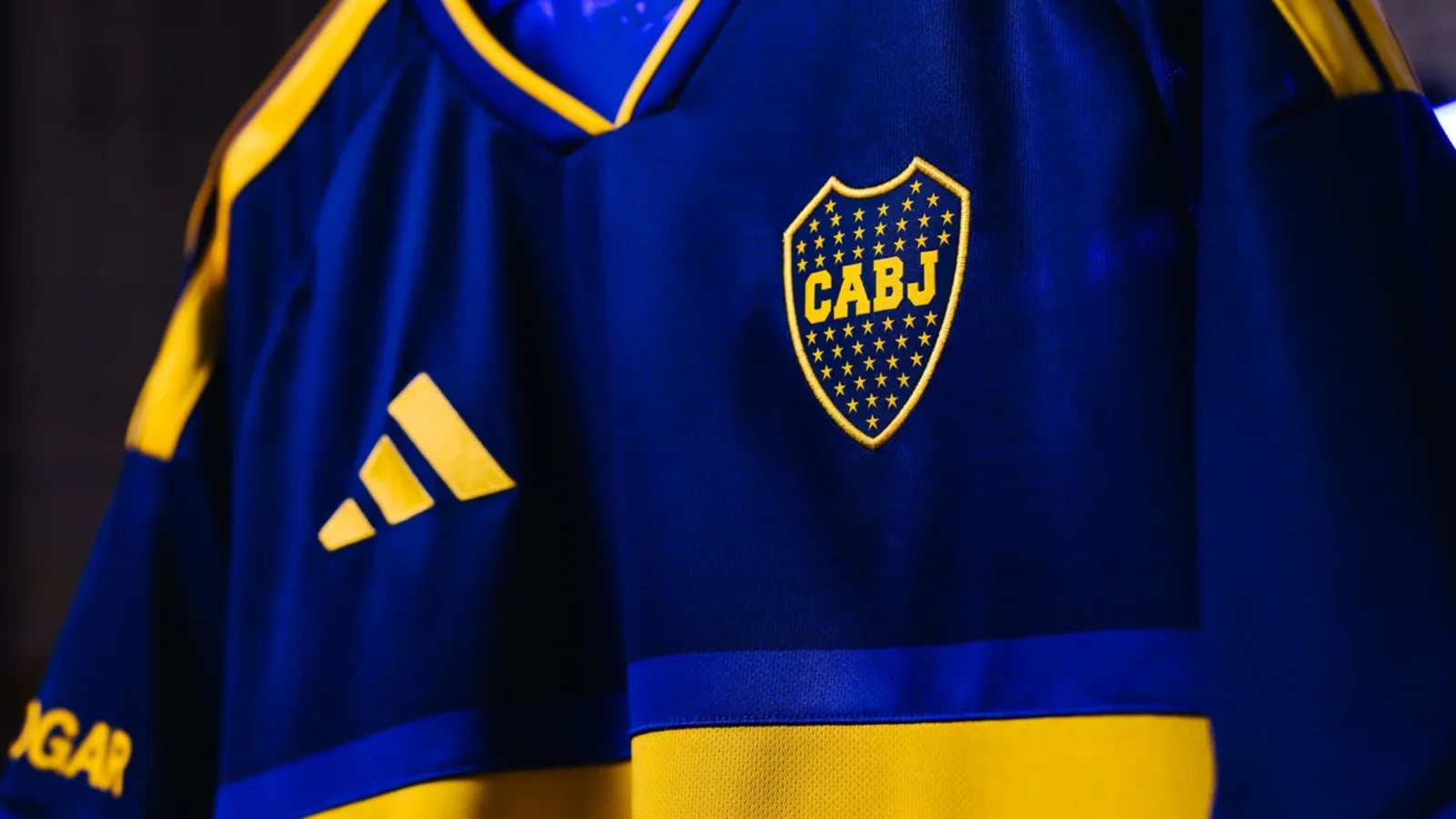 La camiseta local de Boca Juniors 2026-2027 recupera el detalle celeste de los noventa