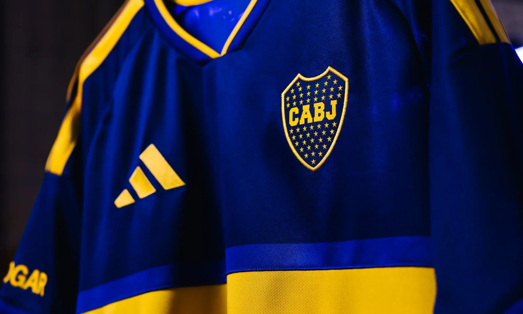 La camiseta local de Boca Juniors 2026-2027 recupera el detalle celeste de los noventa