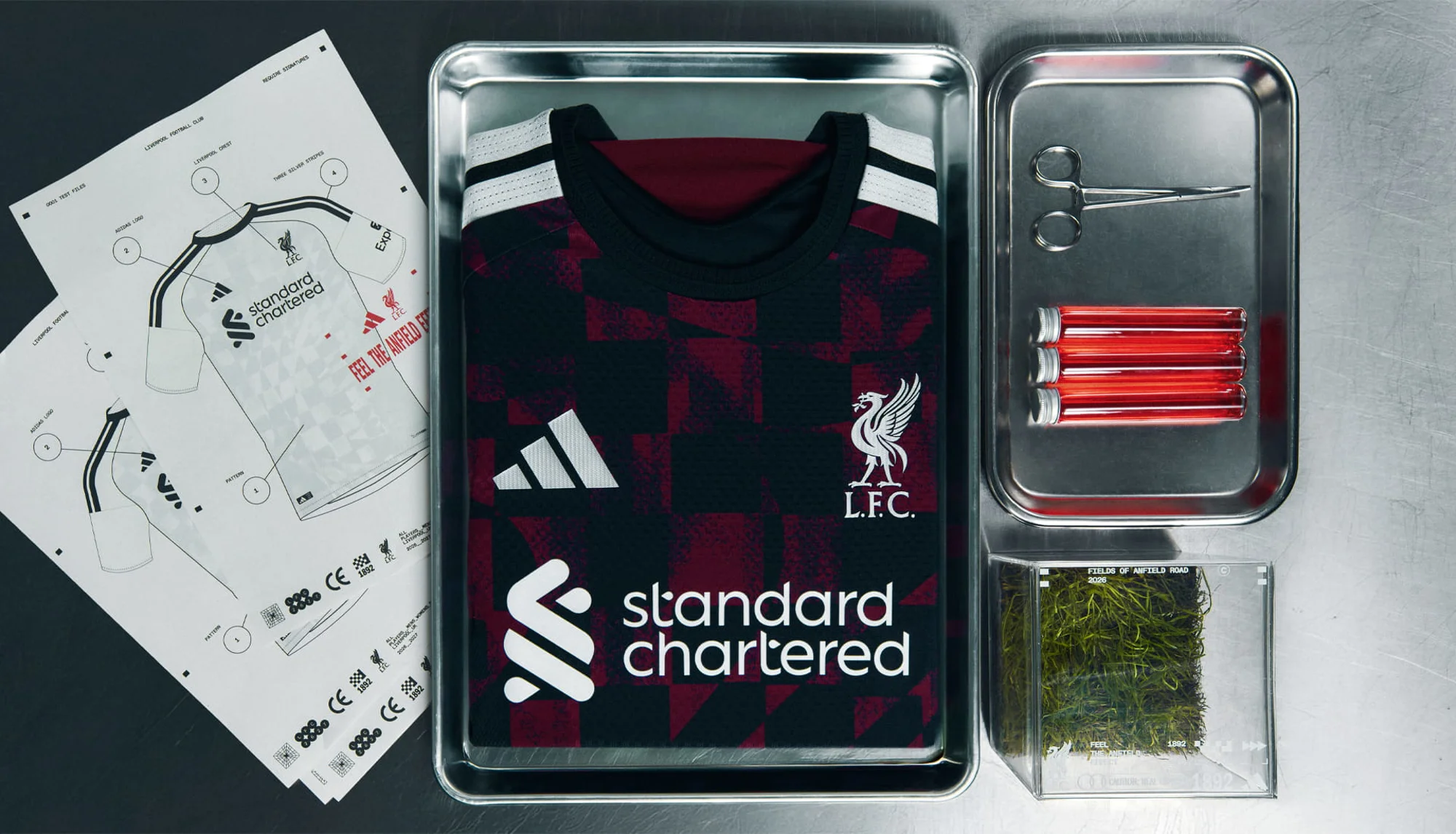 El Liverpool presenta su tercera camiseta 2026-2027 inspirada en el ambiente de Anfield