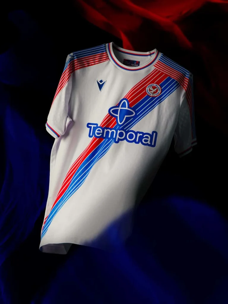 El Crystal Palace recupera su icónica banda diagonal en las camisetas 2026-2027