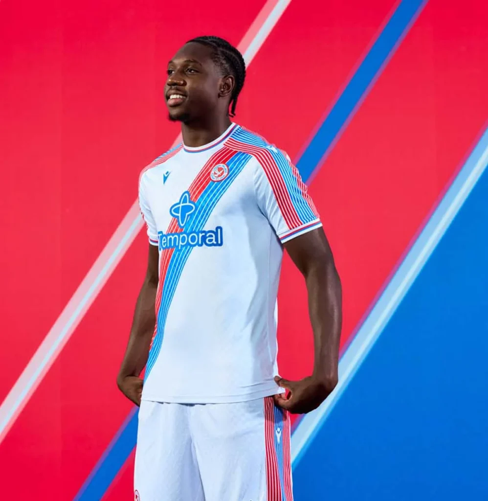 El Crystal Palace recupera su icónica banda diagonal en las camisetas 2026-2027