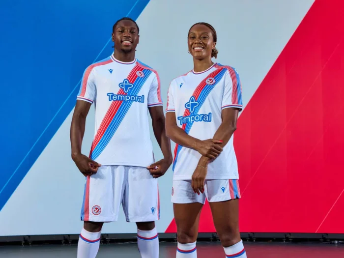 El Crystal Palace recupera su icónica banda diagonal en las camisetas 2026-2027