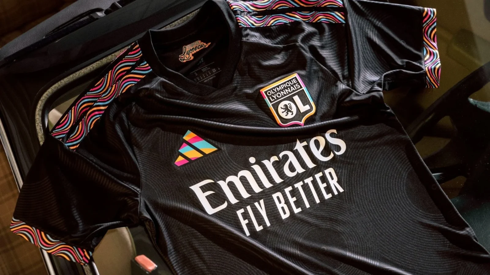 El Olympique de Lyon presenta sus camisetas 2026-2027 en homenaje a la ciudad