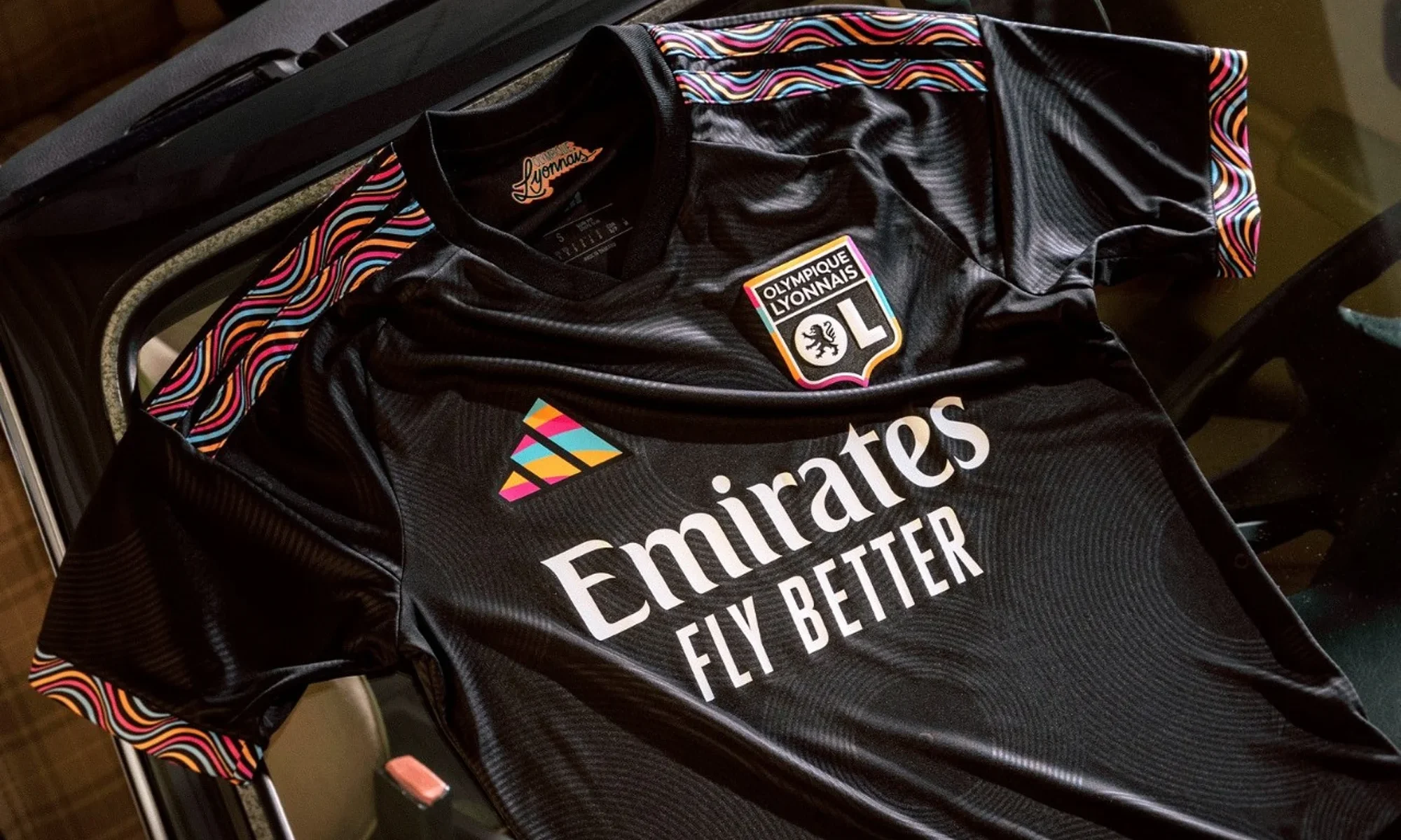El Olympique de Lyon presenta sus camisetas 2026-2027 en homenaje a la ciudad