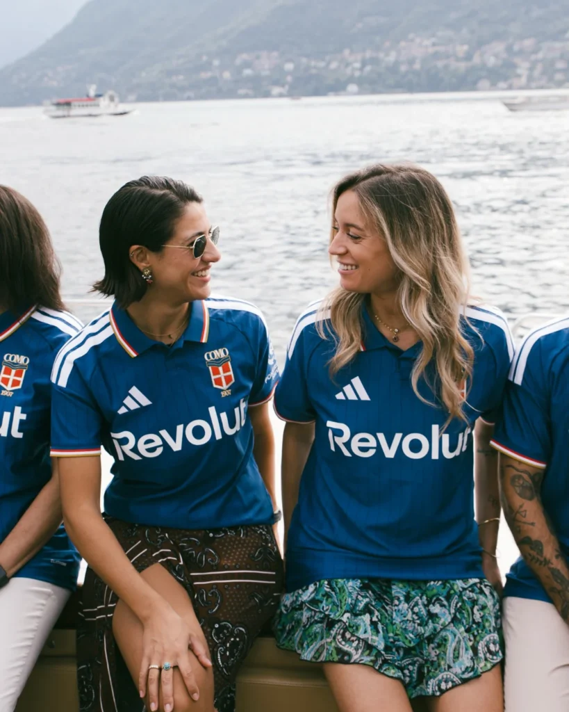 Como 1907 presenta sus camisetas 2026-2027, una oda a la ciudad para su estreno en Champions
