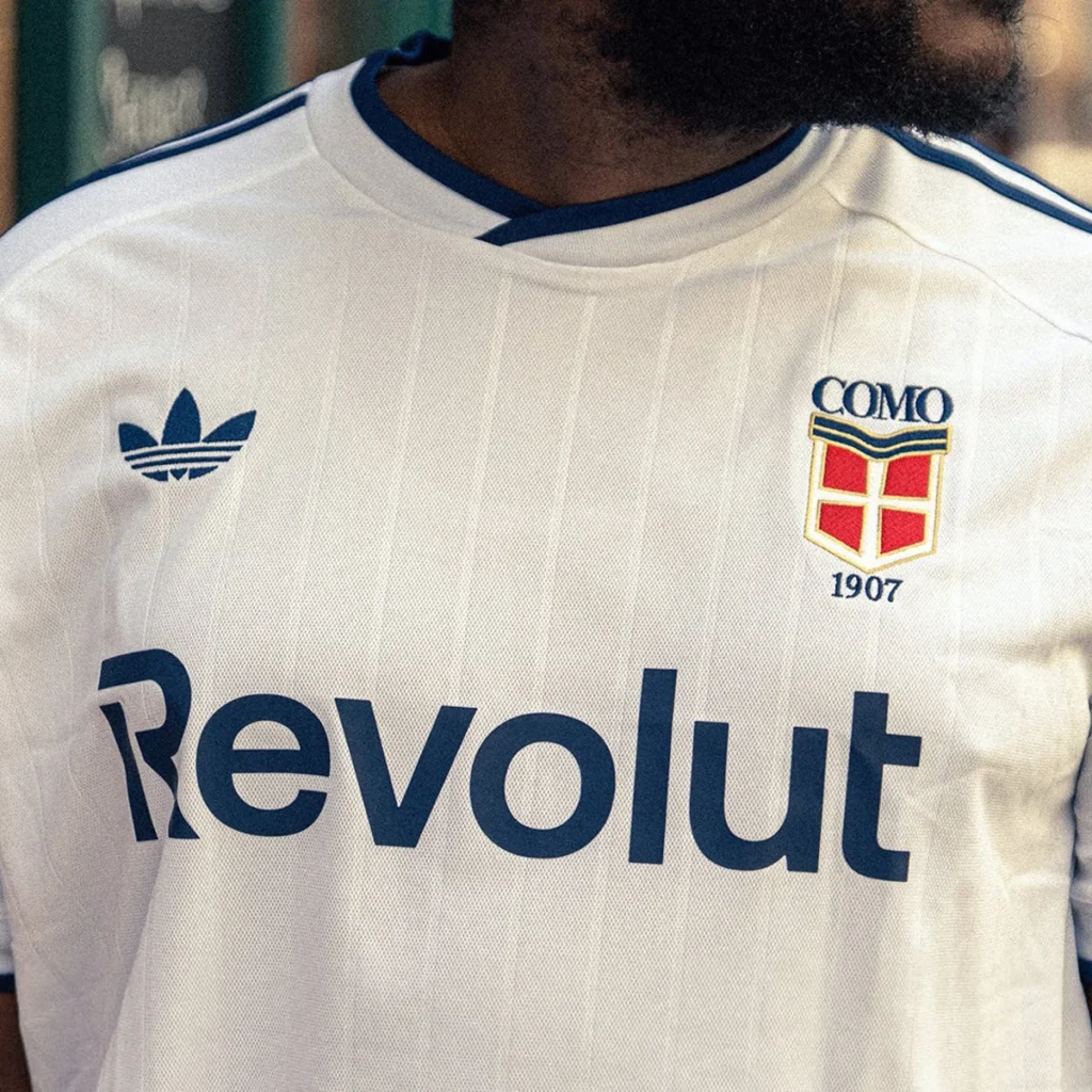 Como 1907 presenta sus camisetas 2026-2027, una oda a la ciudad para su estreno en Champions
