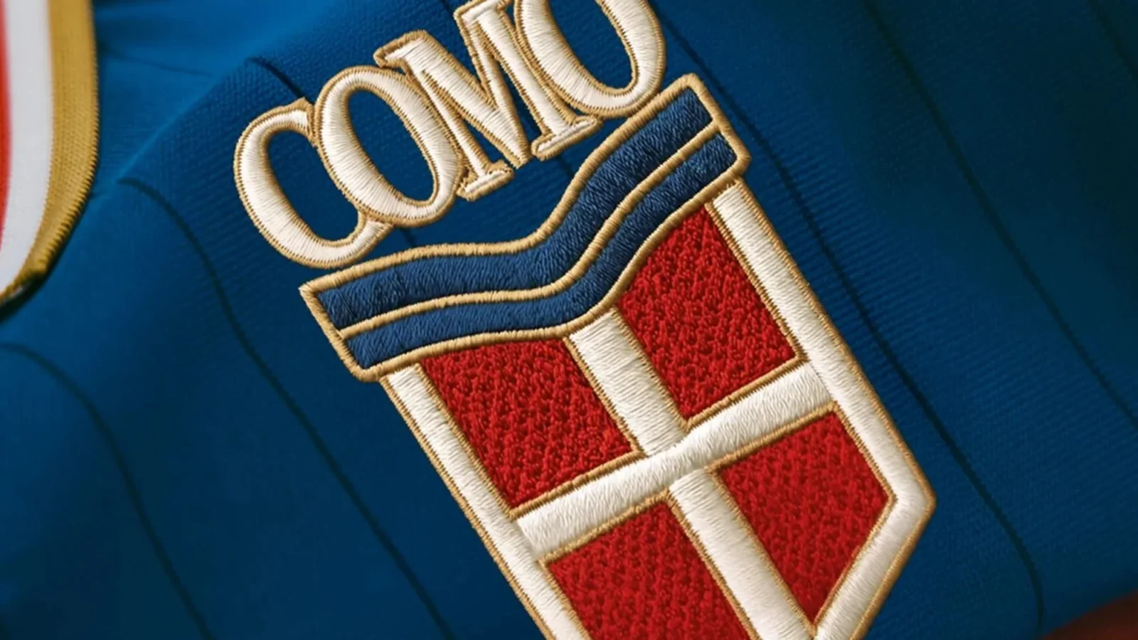Como 1907 presenta sus camisetas 2026-2027, una oda a la ciudad para su estreno en Champions