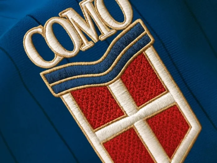 Como 1907 presenta sus camisetas 2026-2027, una oda a la ciudad para su estreno en Champions