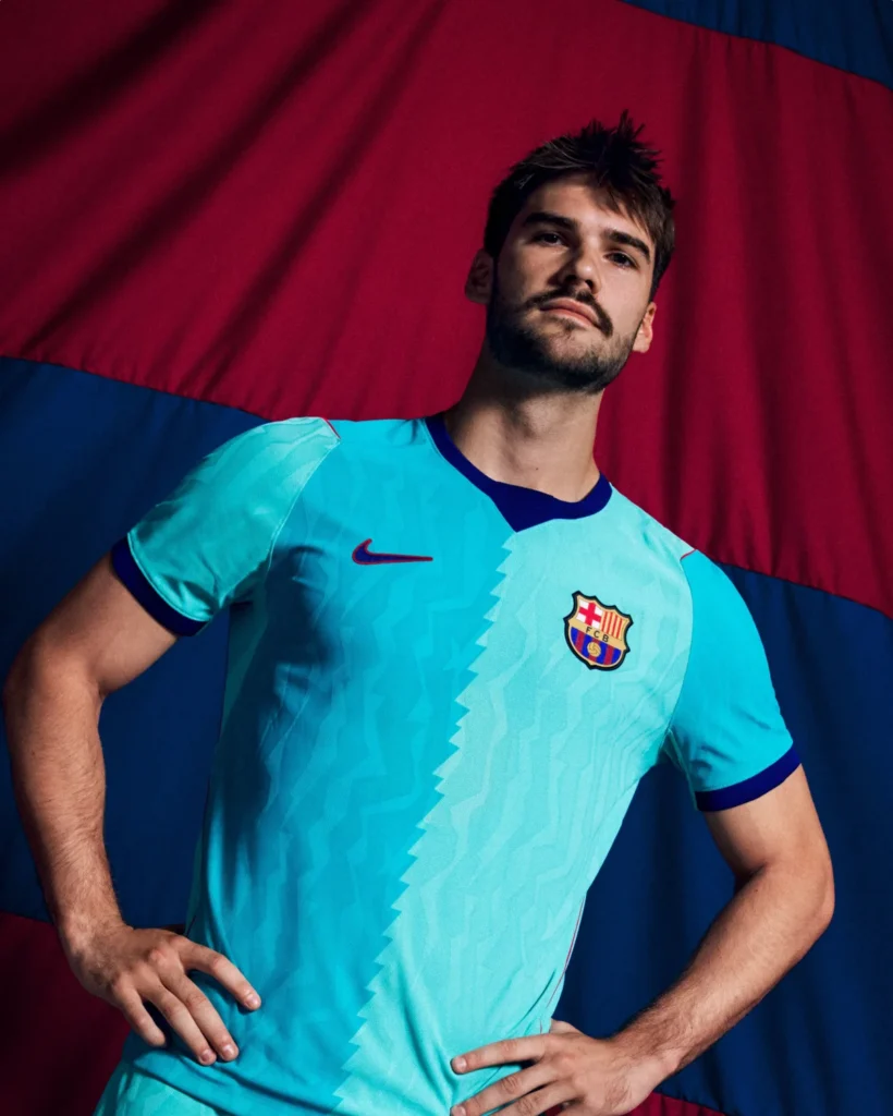 La tercera camiseta del FC Barcelona 2026-2027 es turquesa y mira a los noventa