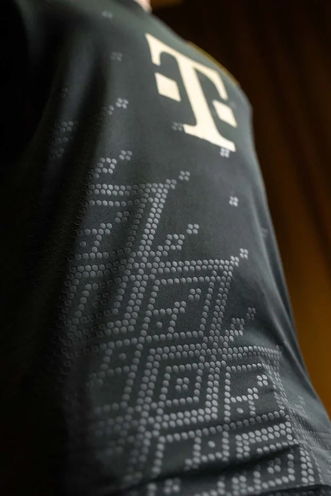 Ferencváros estrena camisetas 2026-2027 inspiradas en un museo de Budapest y en los años noventa
