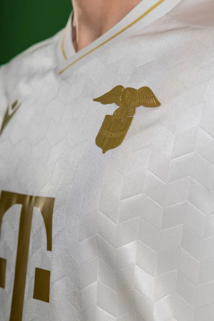 Ferencváros estrena camisetas 2026-2027 inspiradas en un museo de Budapest y en los años noventa