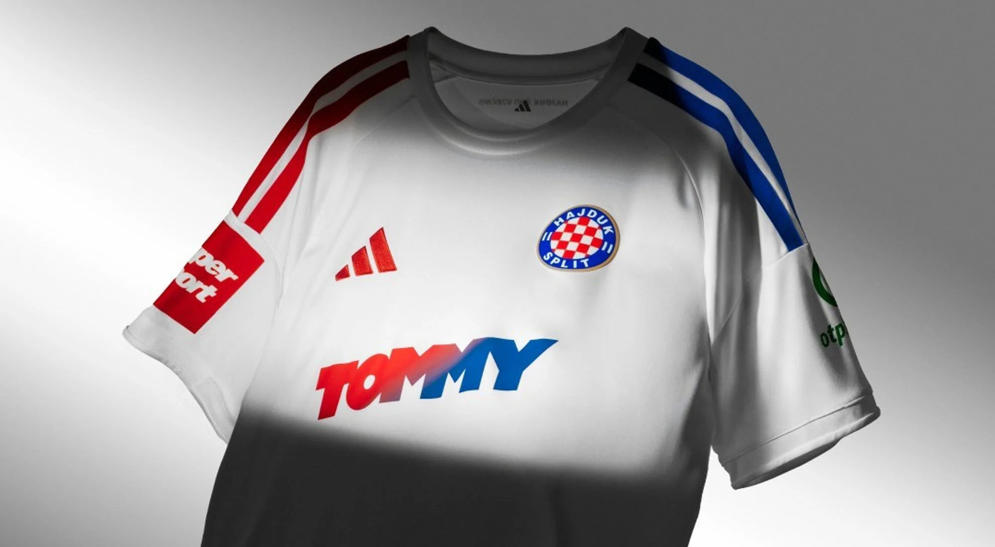 El Hajduk Split combina tradición y nostalgia noventera en sus camisetas 2026-2027