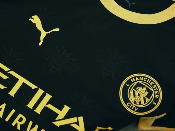 La segunda camiseta del Manchester City 2026-2027 rinde homenaje a la Worker Bee