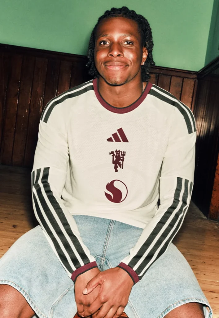 El Manchester United presenta su tercera camiseta 2026-2027 como homenaje a Mánchester