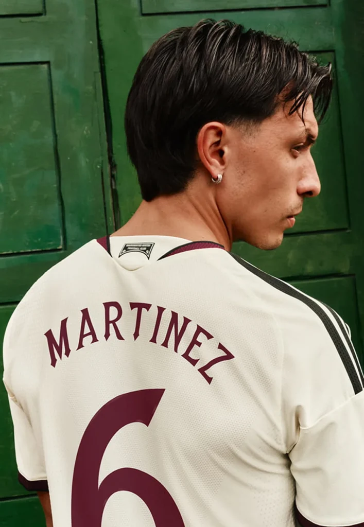 El Manchester United presenta su tercera camiseta 2026-2027 como homenaje a Mánchester