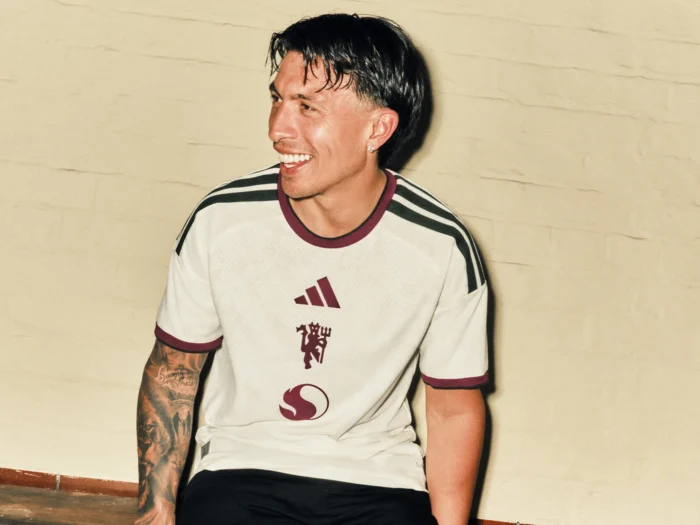 El Manchester United presenta su tercera camiseta 2026-2027 como homenaje a Mánchester