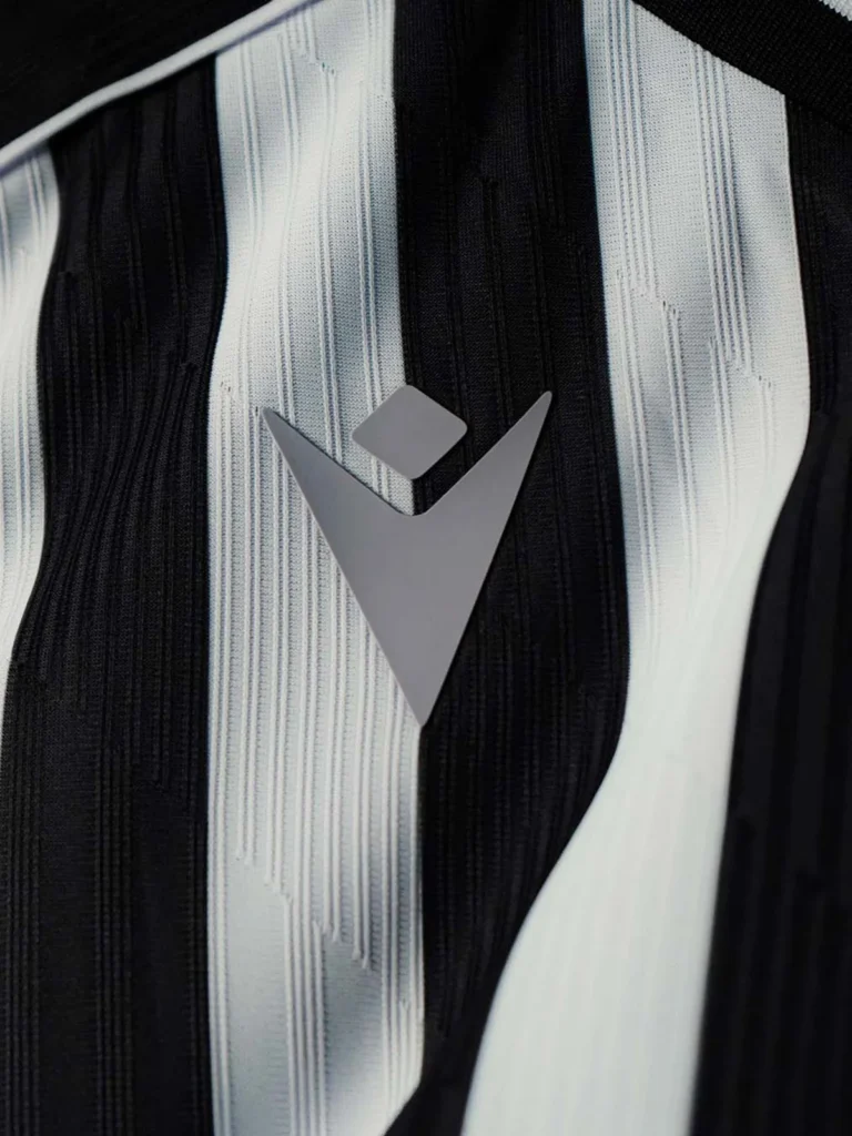 PAOK celebra su centenario con las nuevas camisetas 2026-2027 de Macron