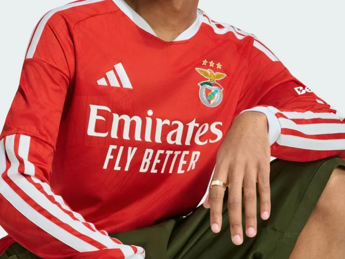 El Benfica dedica sus camisetas 2026-2027 a los 20 años del Benfica Campus