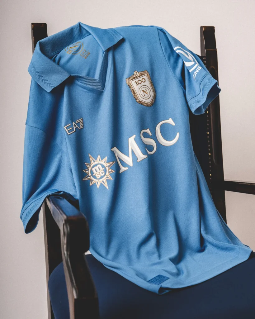 El Napoli celebra su centenario con tres camisetas 2026-2027 de EA7 llenas de historia