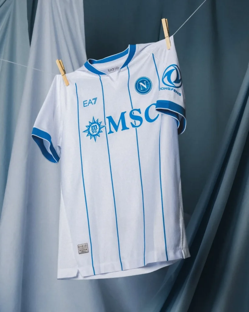 El Napoli celebra su centenario con tres camisetas 2026-2027 de EA7 llenas de historia