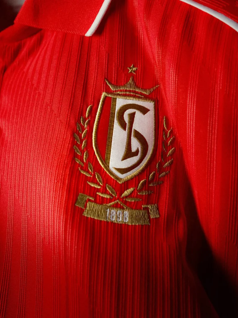 Standard de Lieja presenta sus camisetas 2026-2027 con Macron: tradición, elegancia y la Ciudad Ardiente