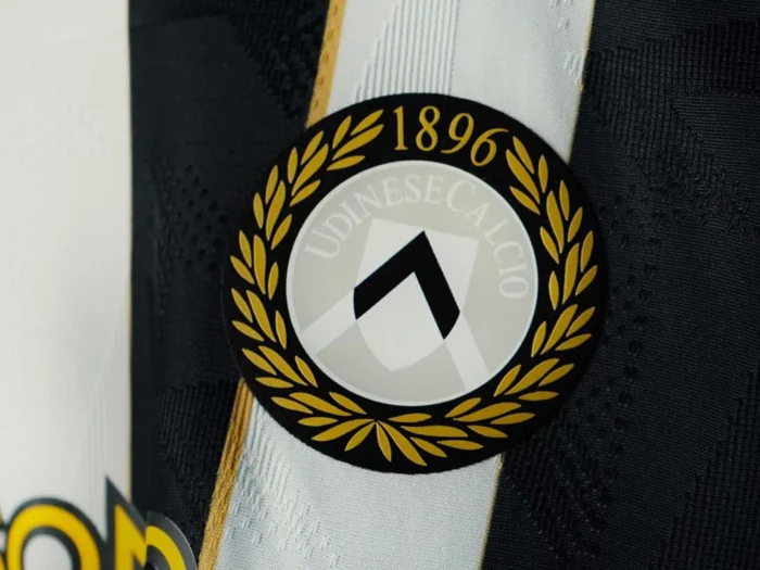 Udinese celebra 130 años de historia con sus camisetas 2026-2027