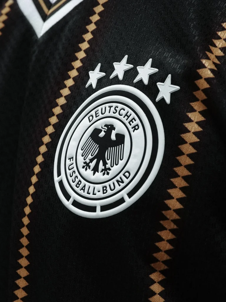 Alemania se despide de adidas con su tercera camiseta 2026: negro y oro para un adiós histórico