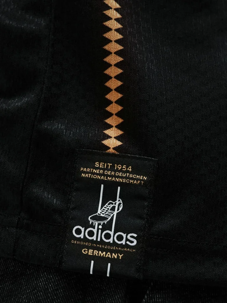 Alemania se despide de adidas con su tercera camiseta 2026: negro y oro para un adiós histórico