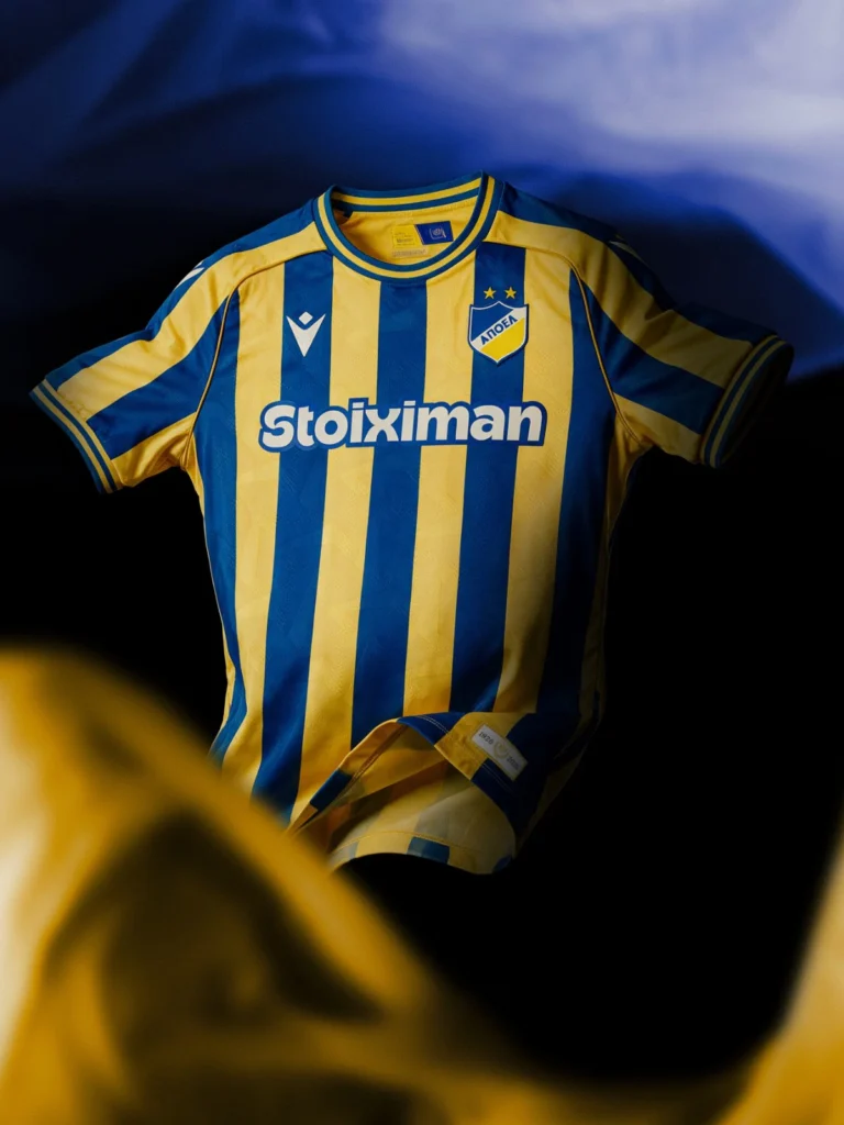 El APOEL revive su camiseta de 1973 y viste de naranja a su afición