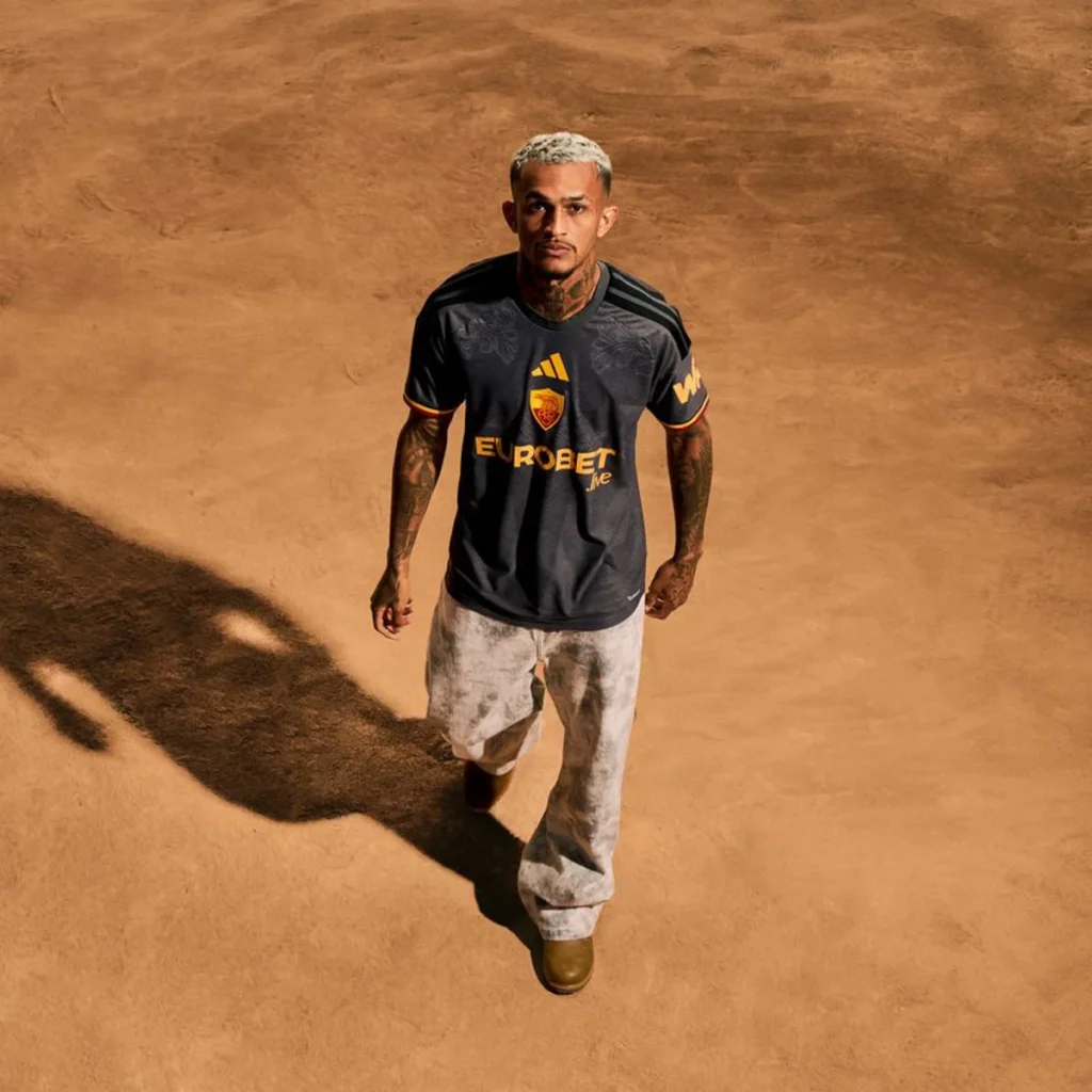 La Roma convierte la Fides romana en su tercera camiseta