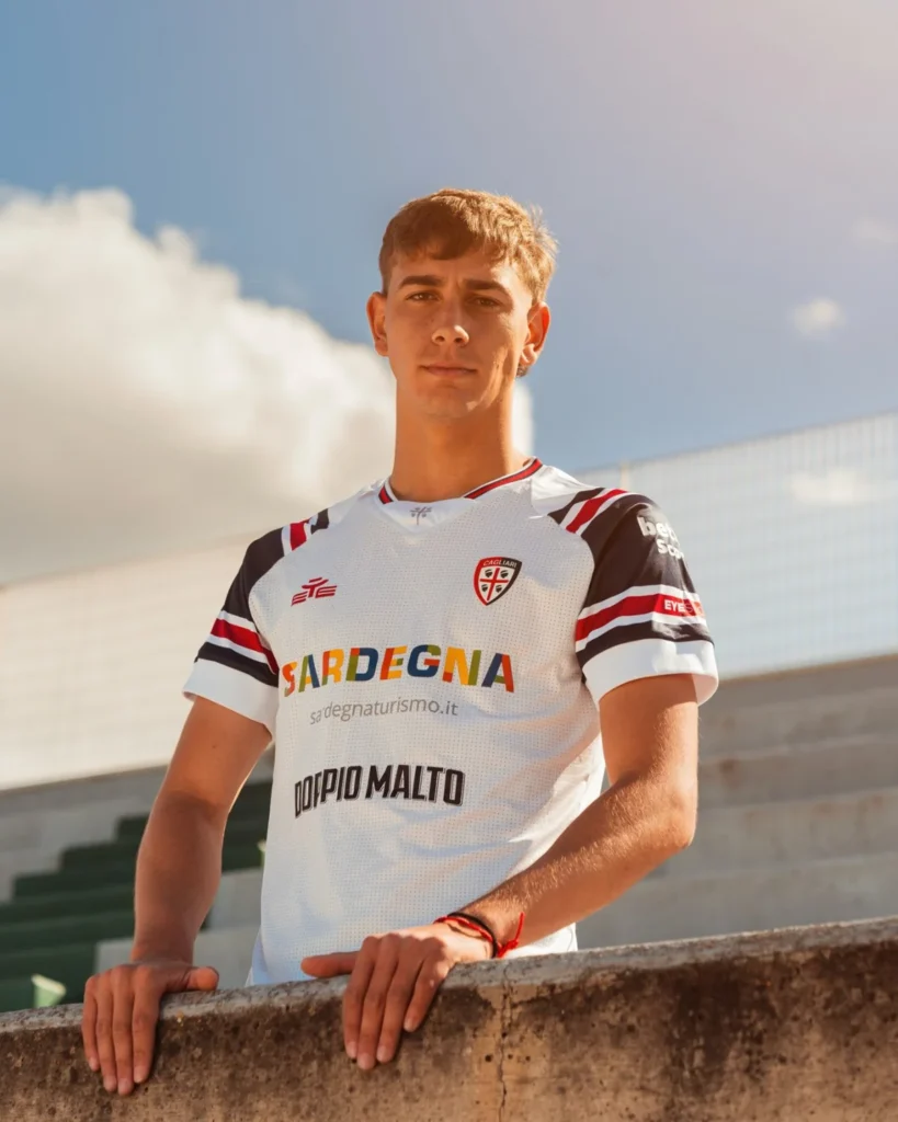 El Cagliari Calcio se reinventa: sus nuevas camisetas 2026-2027