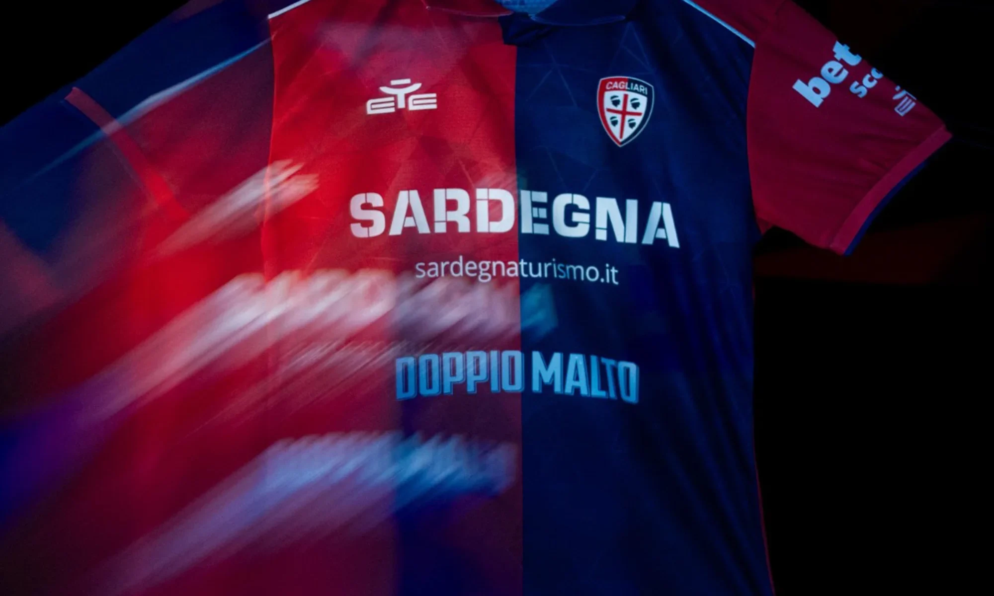 El Cagliari Calcio se reinventa: sus nuevas camisetas 2026-2027