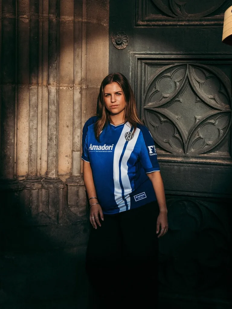La tercera camiseta del Cesena 2026-2027 rinde homenaje a 1976 y a Magdeburgo