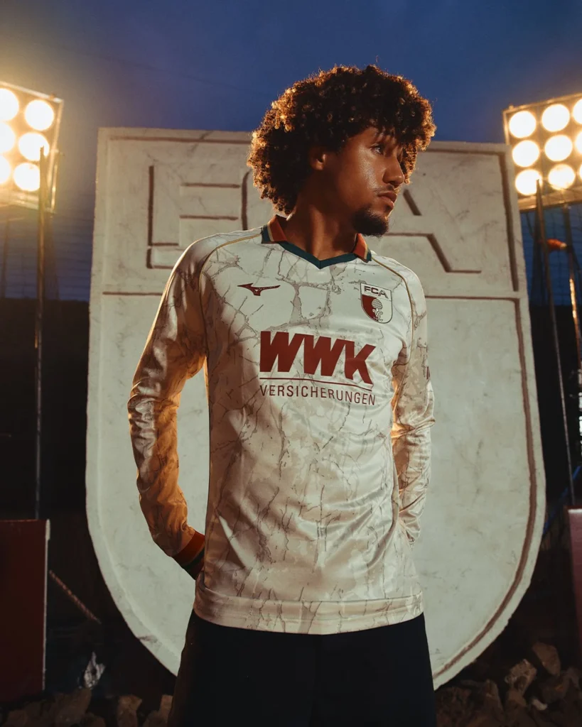 El FC Augsburgo rinde homenaje a su ciudad en las camisetas 2026-2027