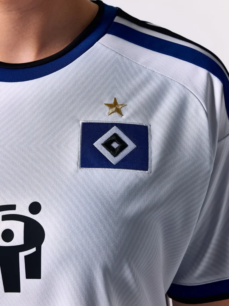 El Hamburger SV rinde homenaje al Volksparkstadion y a los años 80 en sus camisetas 2026-2027
