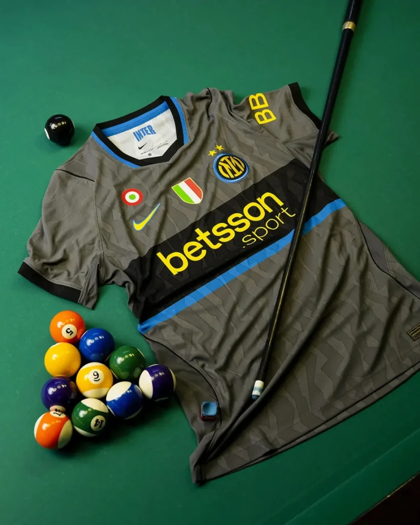 El Inter de Milán revive los años noventa en su tercera camiseta 2026-2027