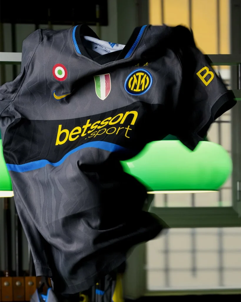 El Inter de Milán revive los años noventa en su tercera camiseta 2026-2027