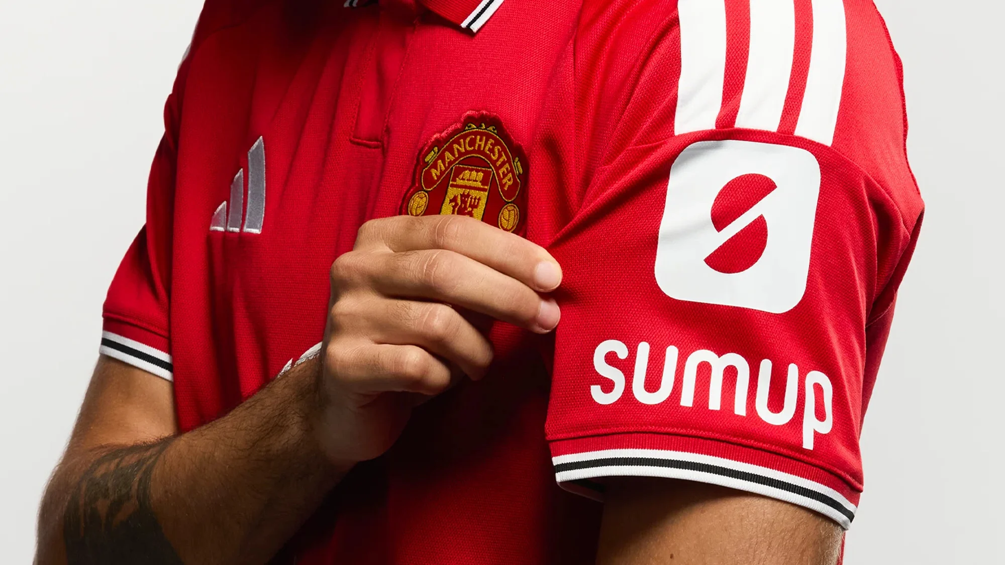 SumUp se convierte en el nuevo patrocinador de manga del Manchester United