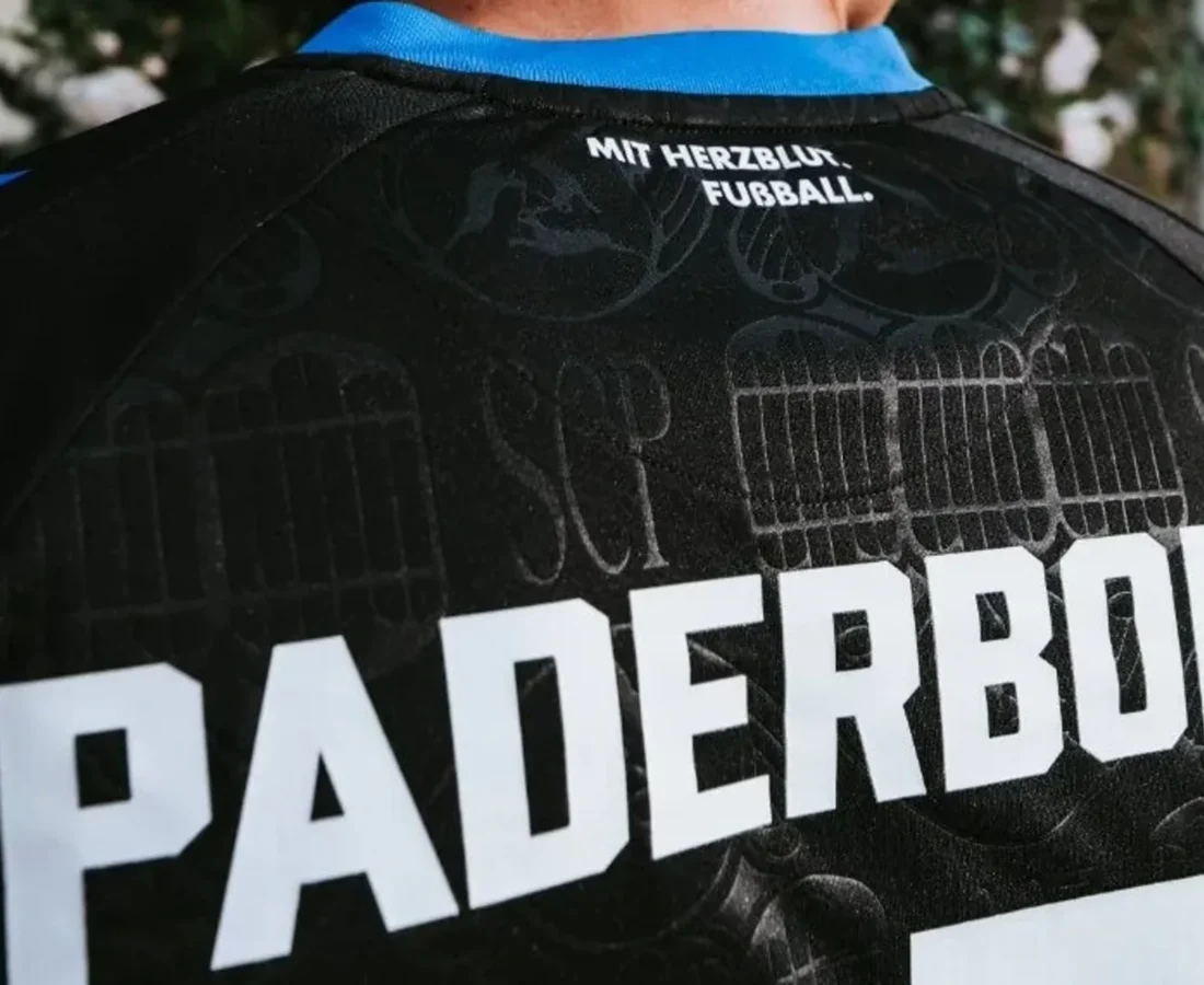 El SC Paderborn 07 rinde homenaje a su catedral y a la ciudad del pavo real